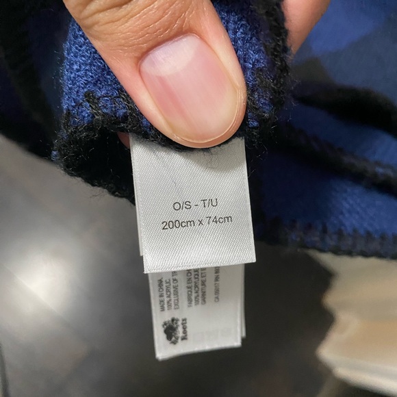 Roots Toronto Maple Leafs Scarf - Picture 4 of 4